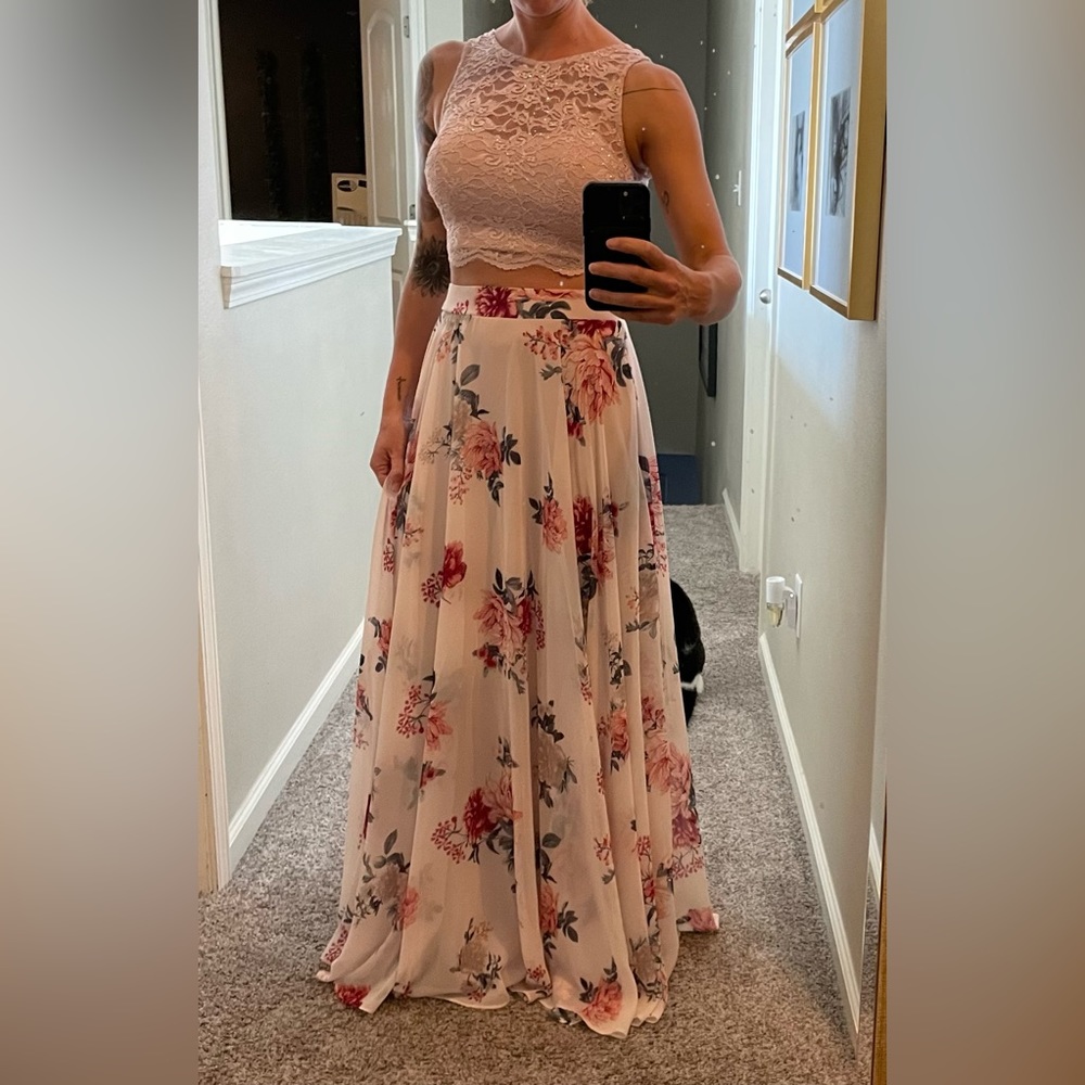 Two-piece floral dress. Size 3.